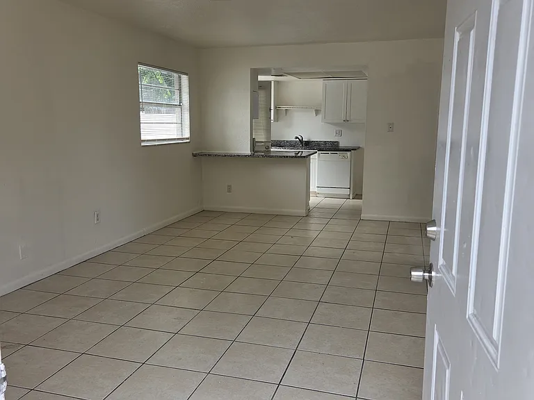 2345 19th Ave SW #A — Photo 3