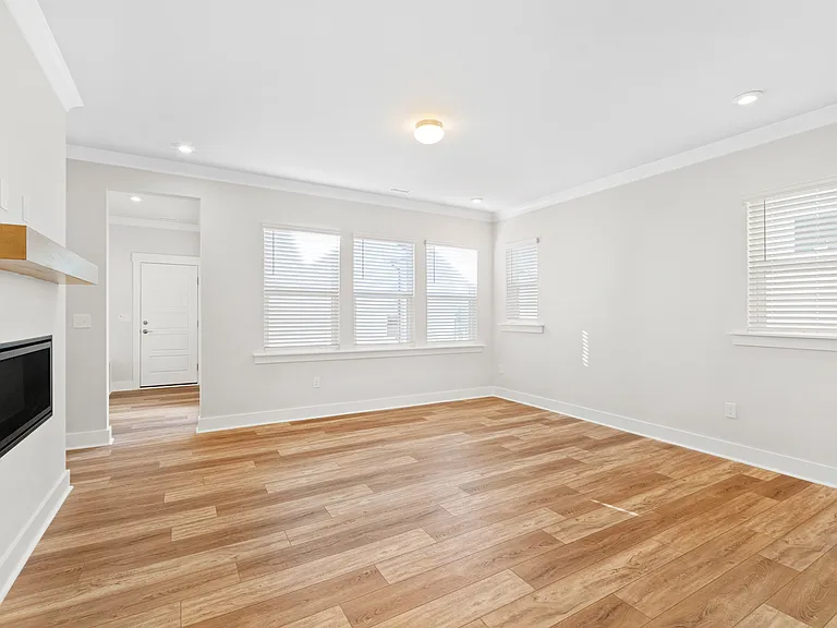 451 Wendover Pkwy — Photo 8