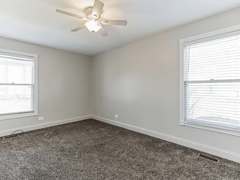 307 Farmington Ln — Photo 9