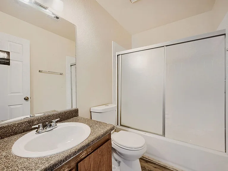 2745 Jennydiane Dr #D — Photo 15