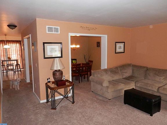 4th image of 1181 Valley Stream Dr