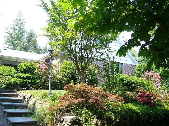 1st image of 5 Jeannette Dr