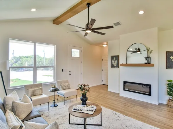2500 Houston Dr, Granbury, TX 76048