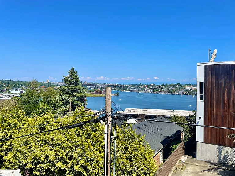 2432 Dexter Ave N #200 — Photo 2