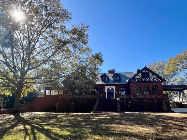 1335 N Main St, Roanoke, AL 36274