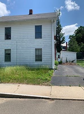 2nd image of 32 Monroe St