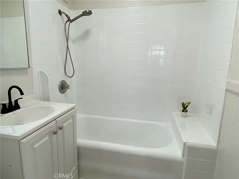 1366 W 37th Pl — Photo 9