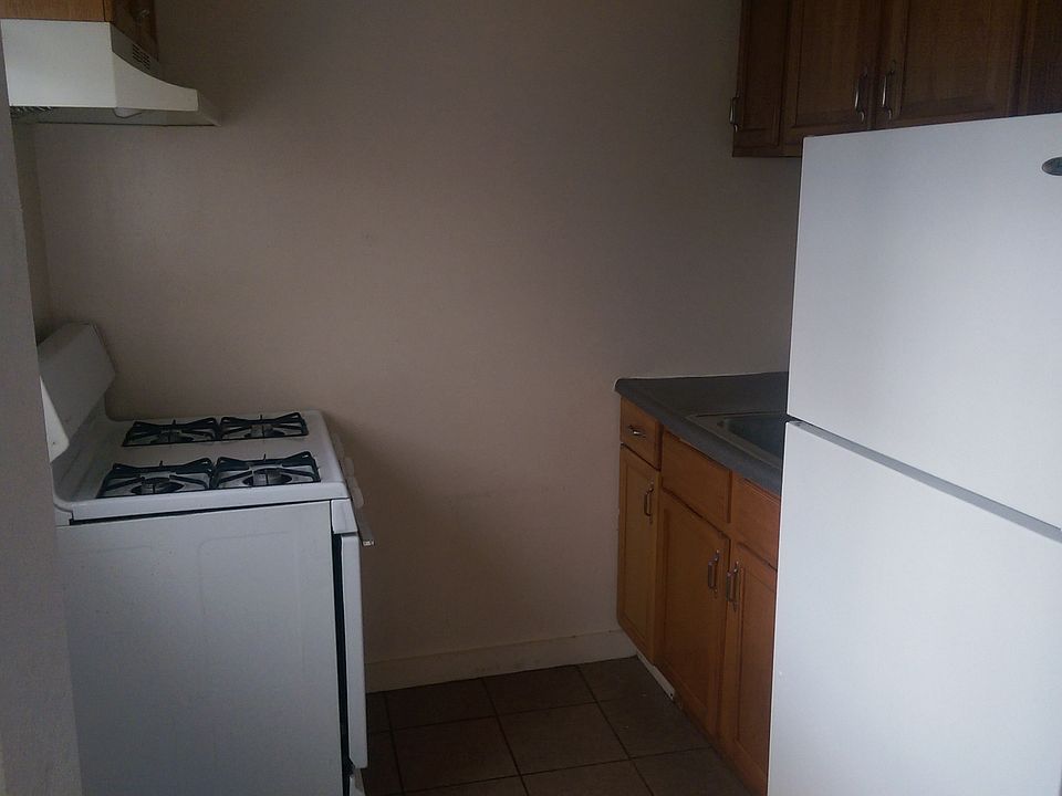 1st image of 104 4th St APT F