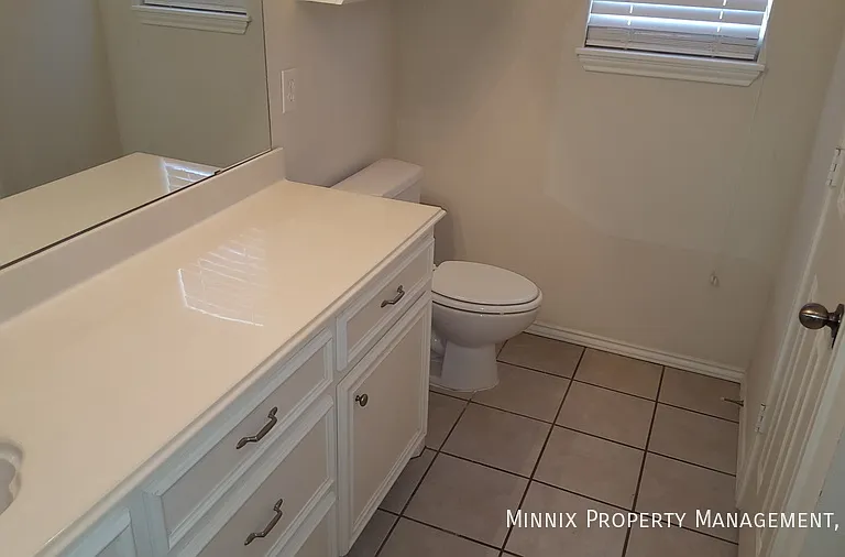 1002 Oshkosh Ave — Photo 21