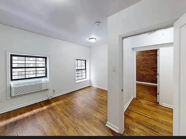 233 E 34th St #4L — Photo 1