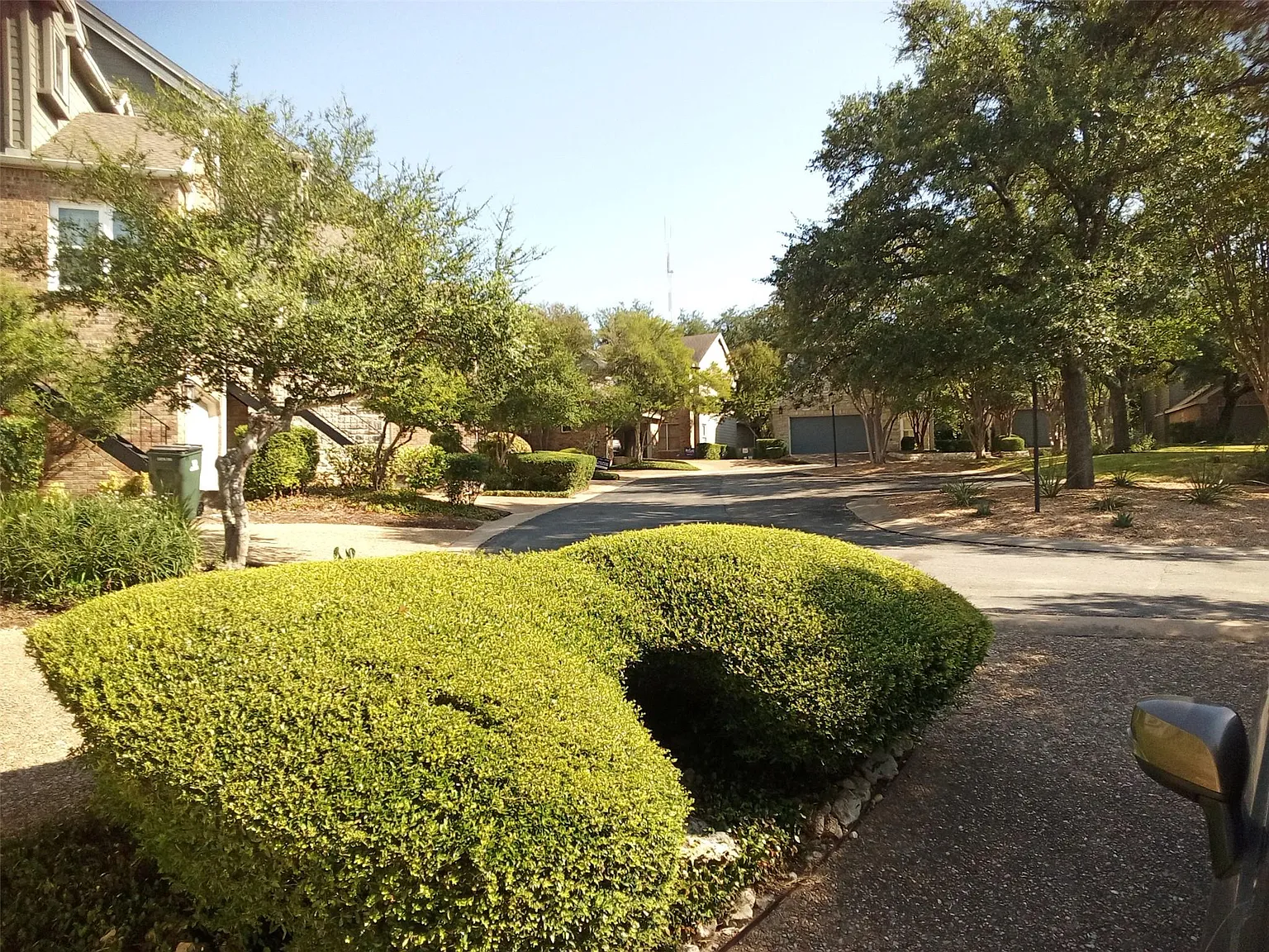 3 bed, 2.5 bath, 2038 sqft, $4,800 — Photo 2
