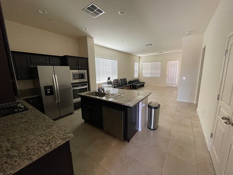 214 Fowler Ct — Photo 5