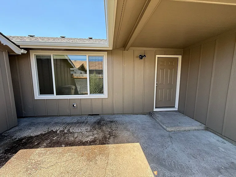 1505 NW Highland Dr — Photo 11