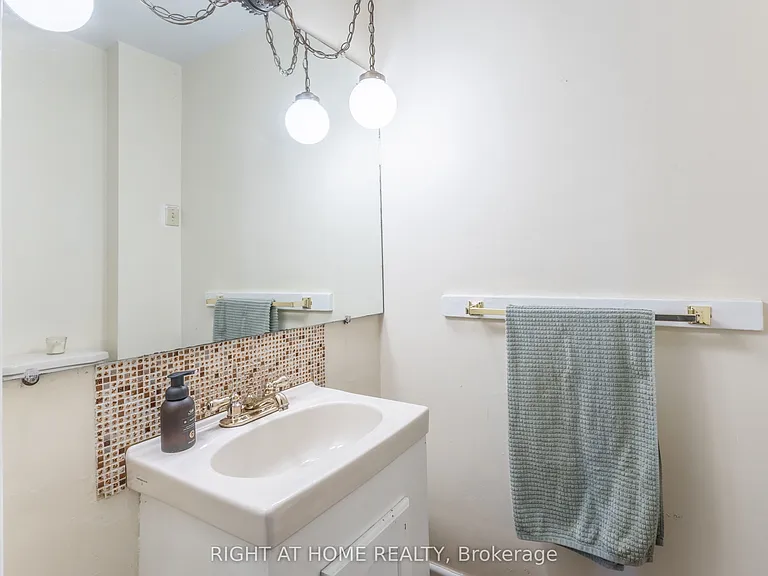 67 Saint Margarets Rd — Photo 13
