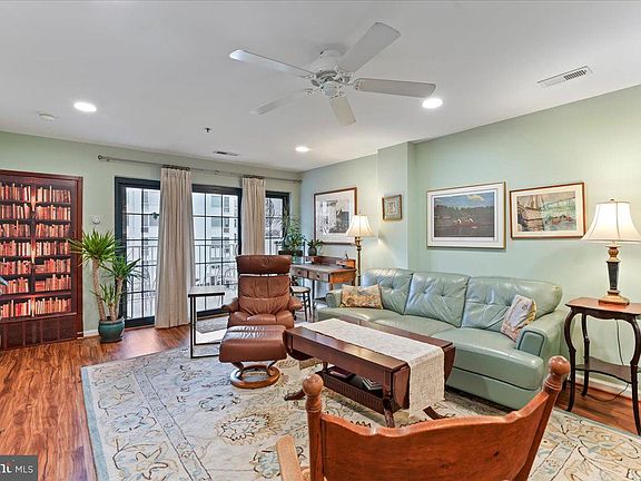 2nd image of 2 Leverington Ave #32