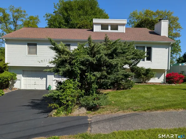 9 Benanto Drive, Derby, CT 06418