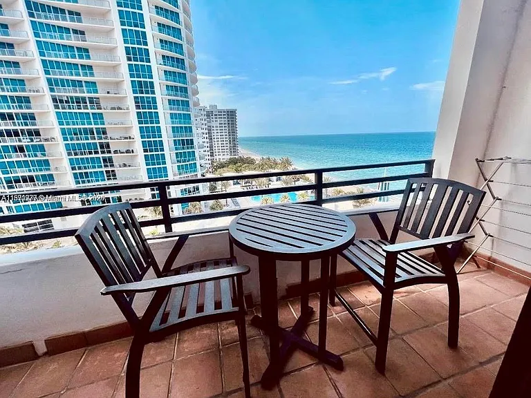 3505 S Ocean Dr #911 — Photo 2