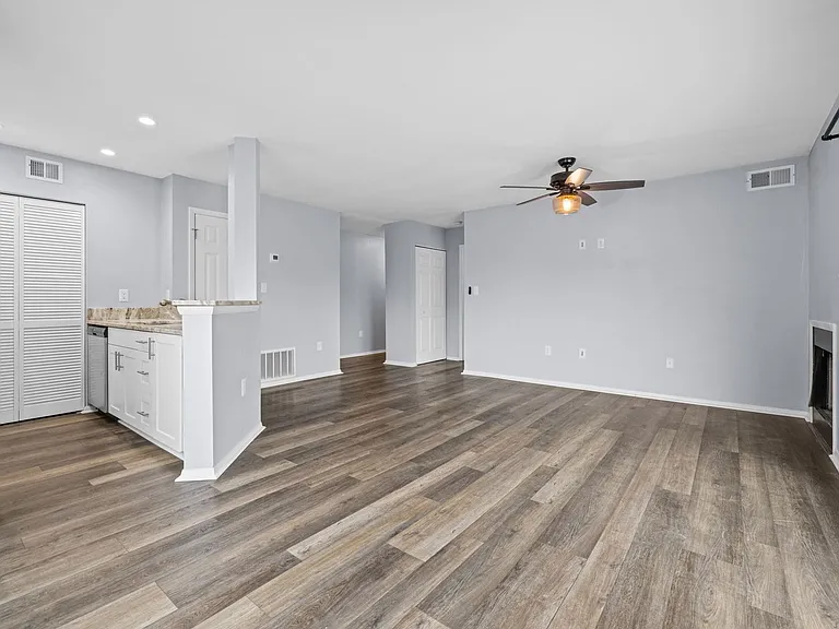 1009 Autumn Woods Ln #109 — Photo 9