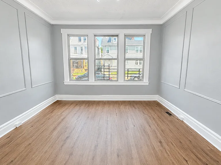 917 Grove St #1B — Photo 2