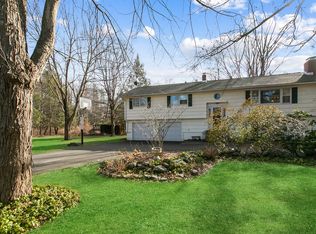 13 Turkey Roost Rd, Sandy Hook, CT 06482