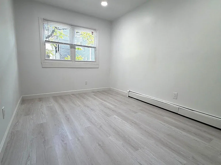 304 5th St #1 — Photo 9