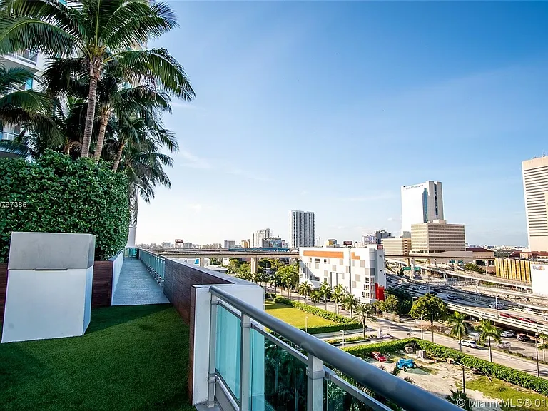 350 S Miami Ave — Photo 5