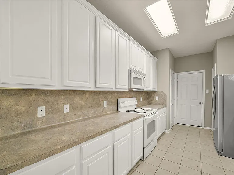 171 N Burberry Park Cir — Photo 8