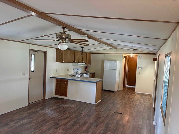 2nd image of 437 Tulip Dr #437