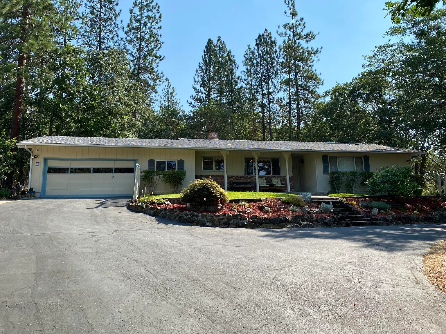 750 Meadow Lark Dr photo 1