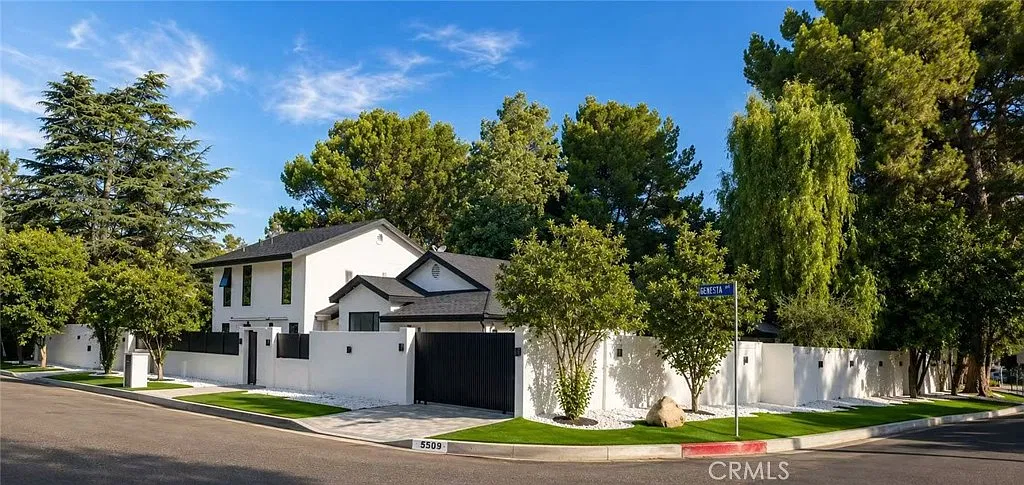 5 bed, 4500 sqft, $16,000 — Photo 1