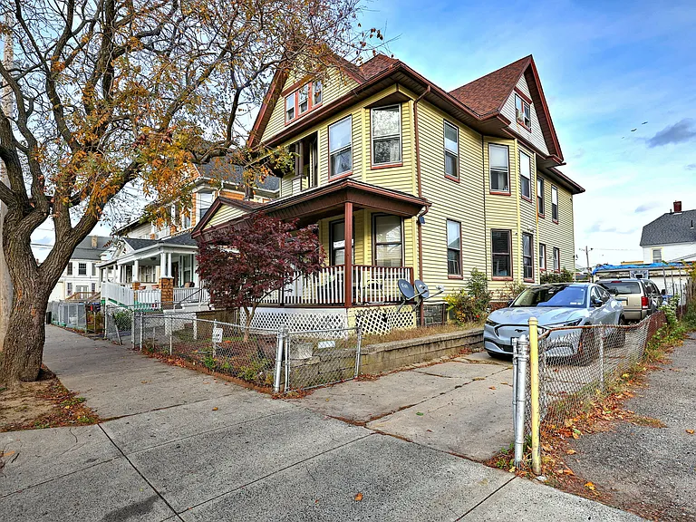 696 Kossuth St #1 — Photo 2