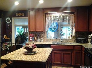 9836 Valley Pines Dr, Folsom, CA