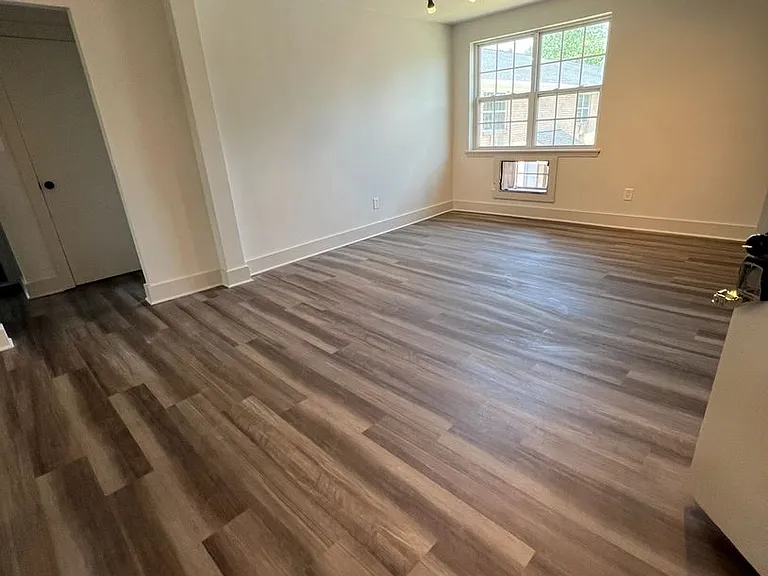 West Gate Apartments — Photo 17