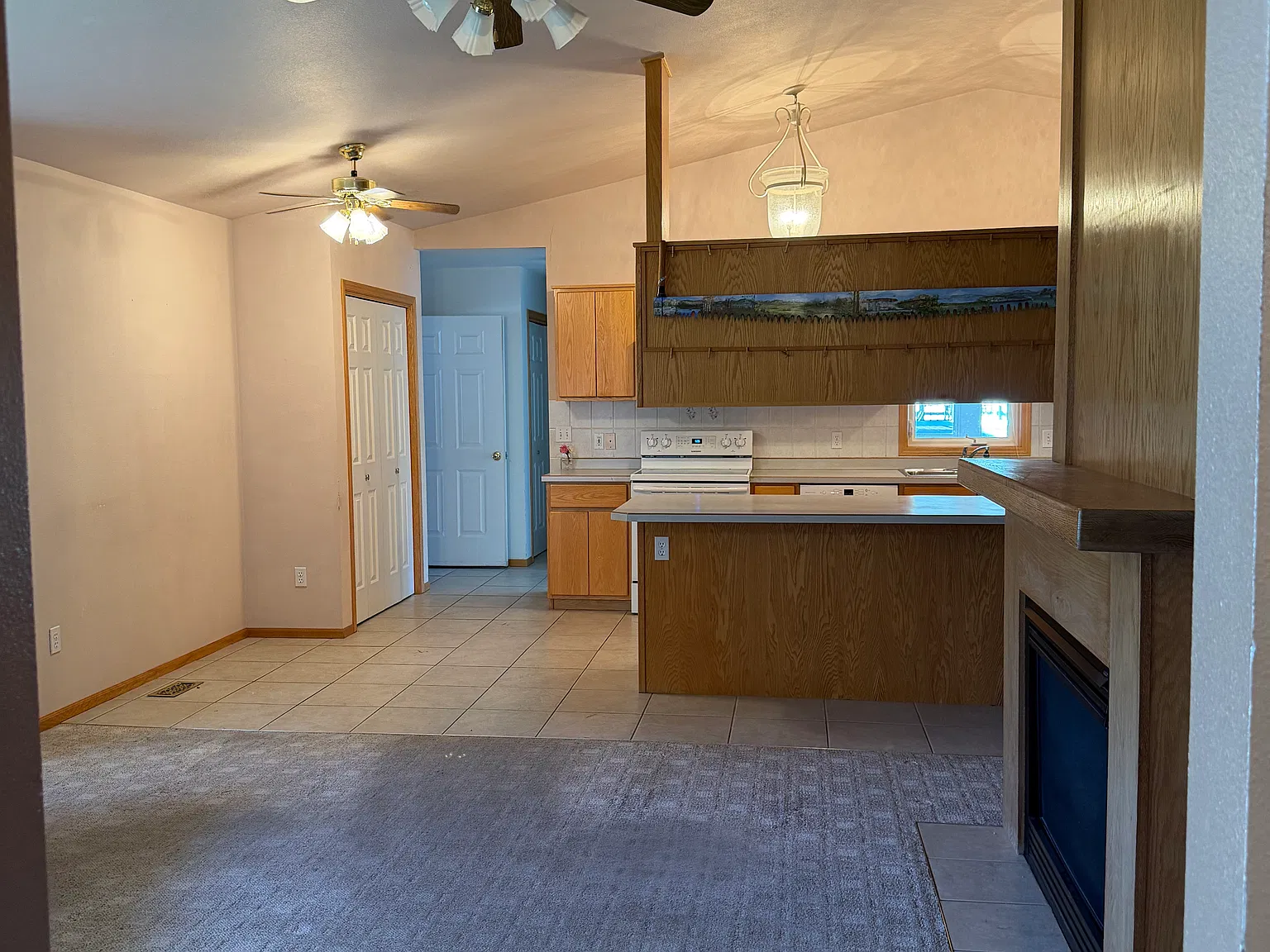 3 bed, 2.5 bath, 1900 sqft, $2,500 — Photo 3