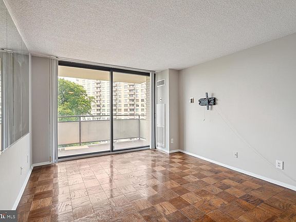 4th image of 5225 Pooks Hill Rd APT 907S
