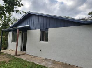 906 George St, Kerrville, TX 78028