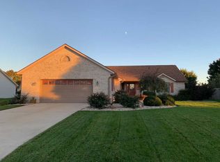 41 Rainbow Dr, Rossville, IN 46065