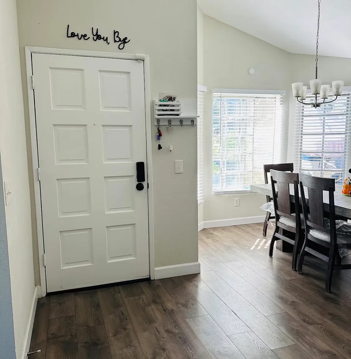 3 bed, 1369 sqft, $3,398 — Photo 1