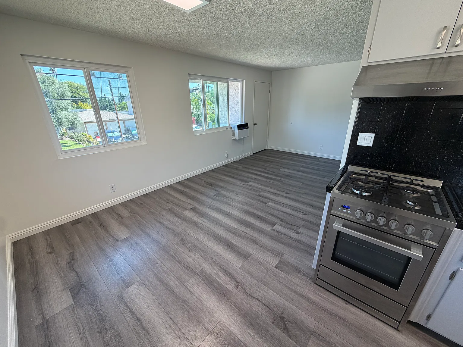 2 bed, 830 sqft, $2,350 — Photo 4