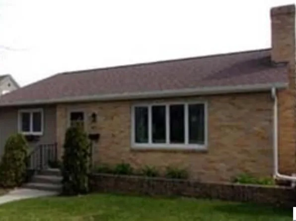 611 S Broadway St, New Ulm, MN 56073