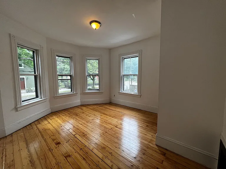 Sycamore St — Photo 3