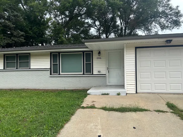 1206 Harlem Rd, Machesney Park, IL 61115