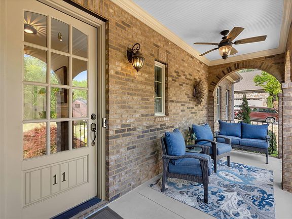 3rd image of 11 English Ivy Ln