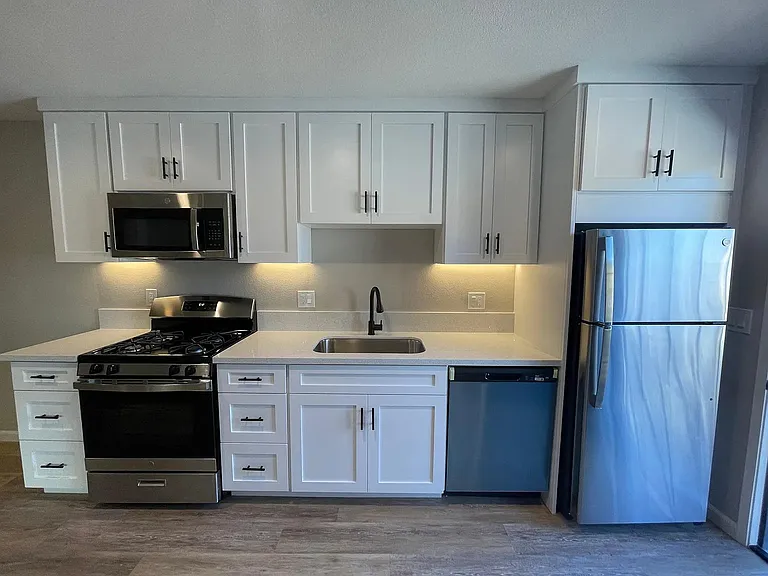 4037 Van Dyke Ave #B — Photo 2