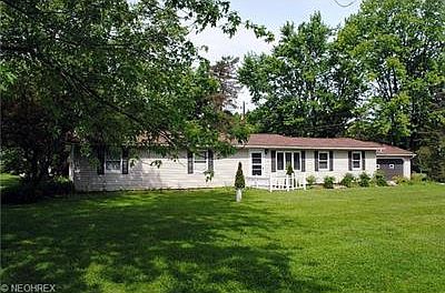 2nd image of 11 W Bel Meadow Ln