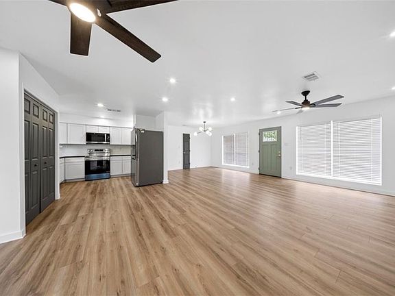 5th image of 323 Almond Creek Rd