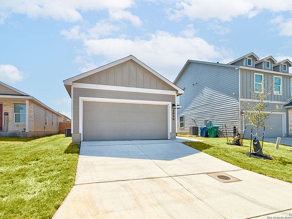 3rd image of 2926 Millikan Dr