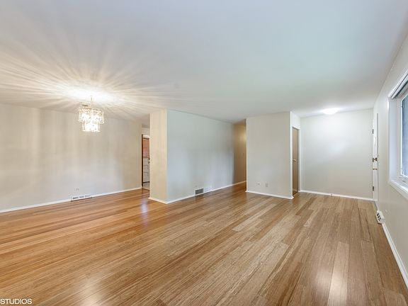 4th image of 474 Berkshire Ln