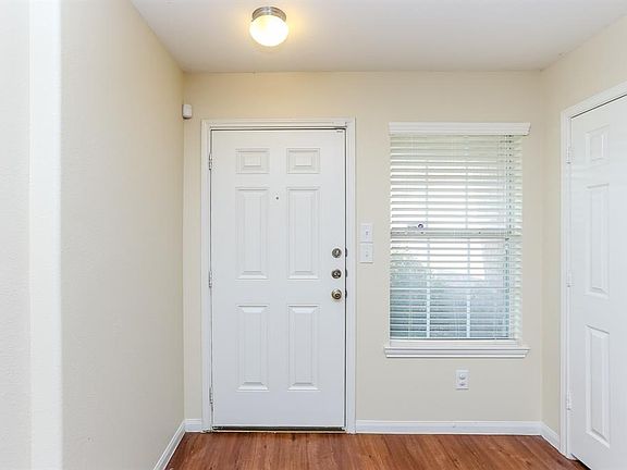 4th image of 718 Horseshoe Springs Ln
