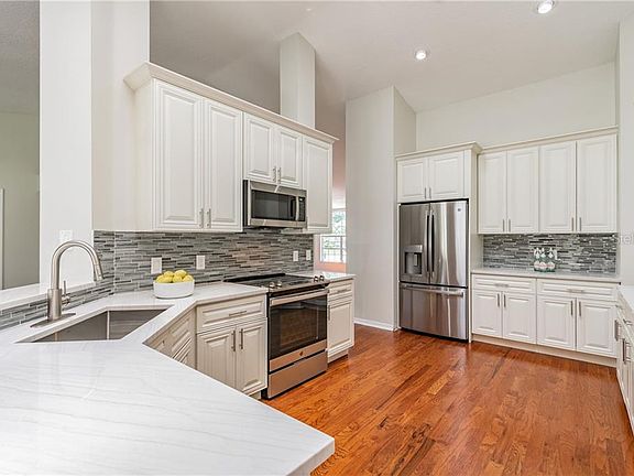 3rd image of 5421 Pine Bay Dr